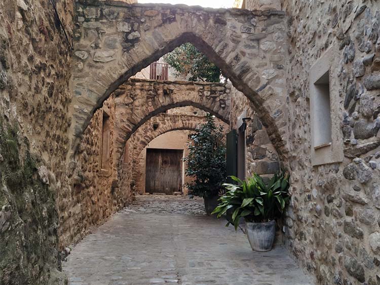 los-tres-arcos-besalu