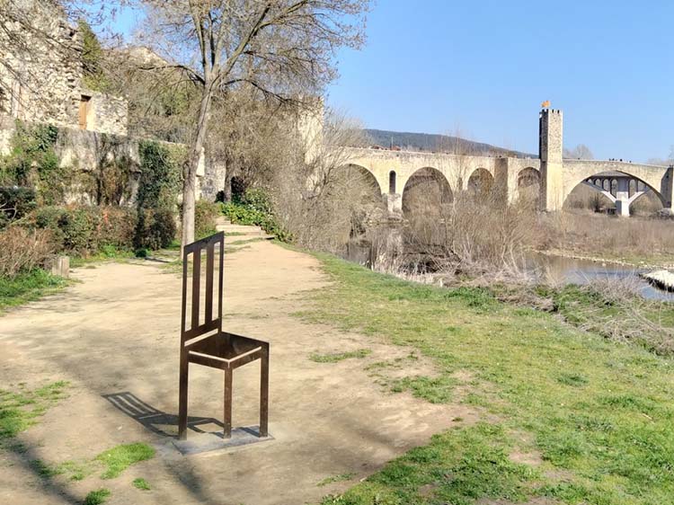 silla-por-la-paz-besalu